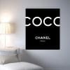 Coco Chanel fond noir tableau photo vertical 9895379939292